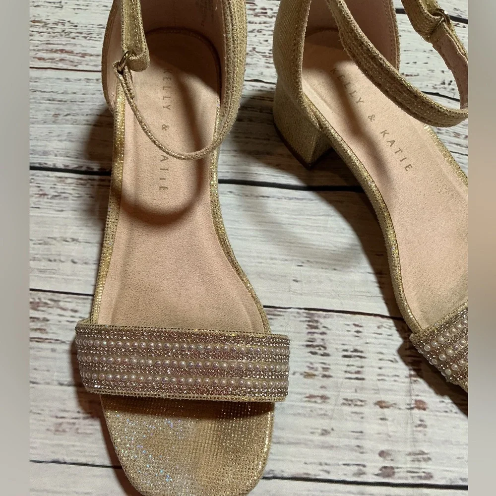 Kelly & Katie brand girls' heeled sandals. Size 3.